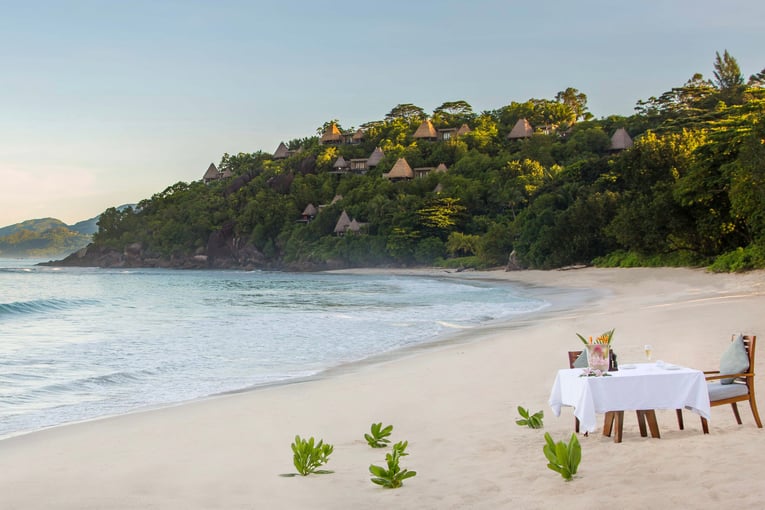 Anantara_Maia_Seychelles_Villas_Restaurant_Dining_By_Design_Romantic_Dinner_Beach(1)