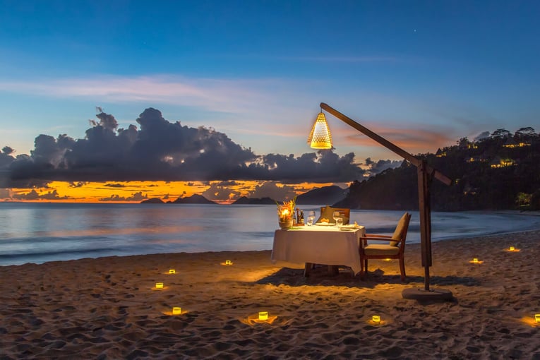 Anantara_Maia_Seychelles_Villas_Restaurant_Dining_By_Design_Romantic_Dinner_Beach