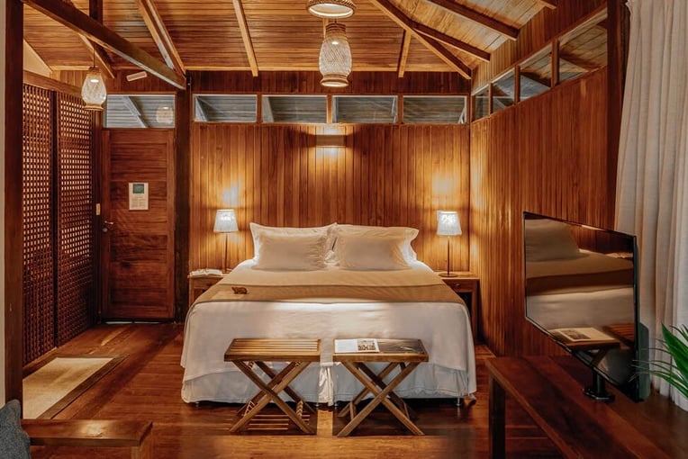Anavilhanas Jungle Lodge, Brazílie – Amazonie 6564fdab897de85d3a290f1e_hospitalidade-chale-fe-castellari-1