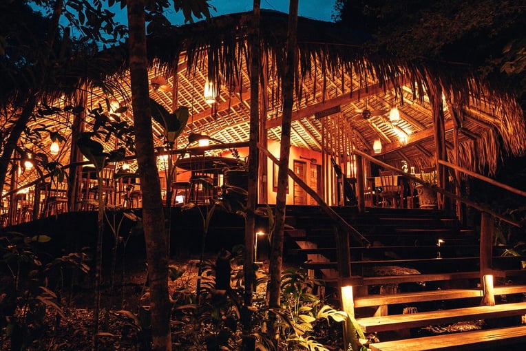 Anavilhanas Jungle Lodge, Brazílie – Amazonie 6570ade8e68ddcbd87909ae8_hotel-anavilhanas-hospitalidade-restaurante