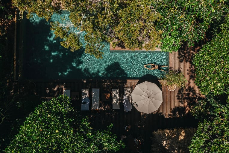 Anavilhanas Jungle Lodge, Brazílie – Amazonie 6578789e4d46e36407270992_hospitalidade-anavilhanas-jungle-lodge-piscina-felipe-castellari