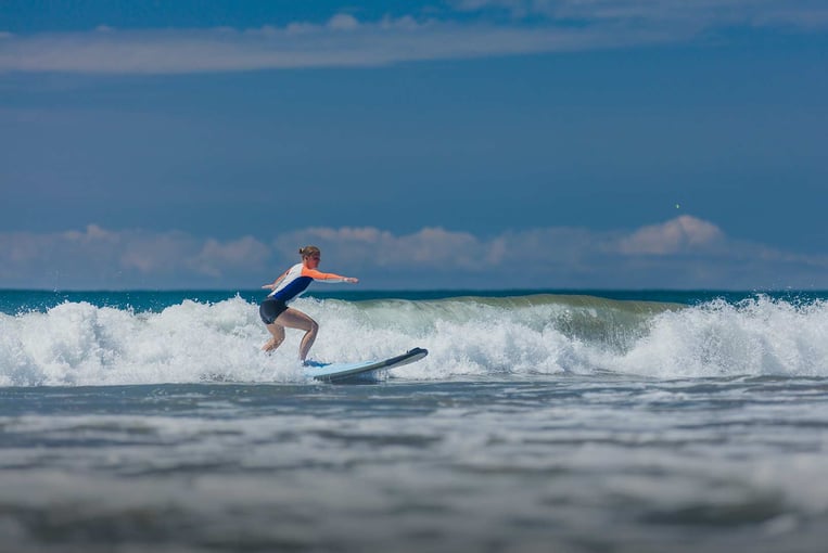 Arenas del Mar 24-Surf-in-Manuel-Antonio