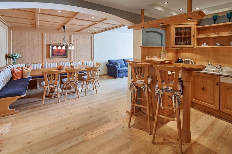 Arlberg Hospiz Hotel alm-residenzen-suite-margaux_kueche-andreas-pollok