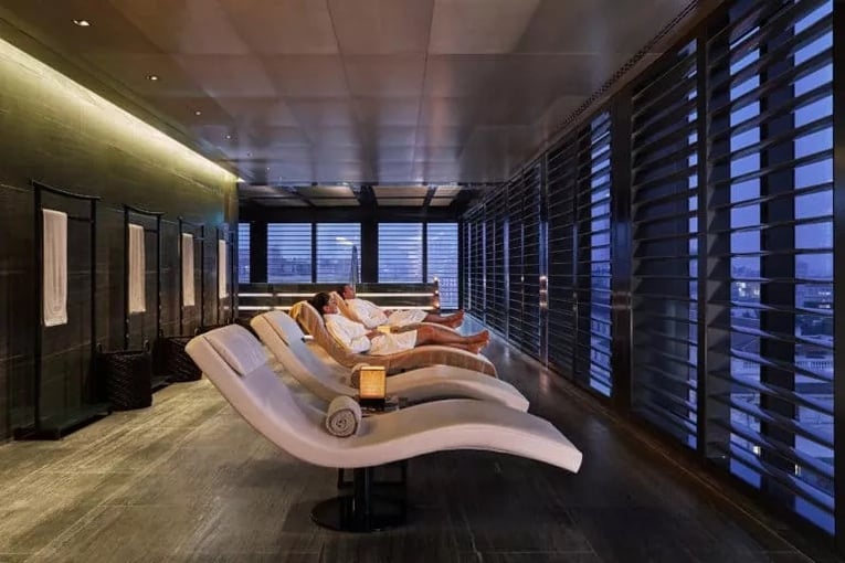 Armani Hotel Milano armani-spa-relaxation-area-nightlight-768x512-1.jpg
