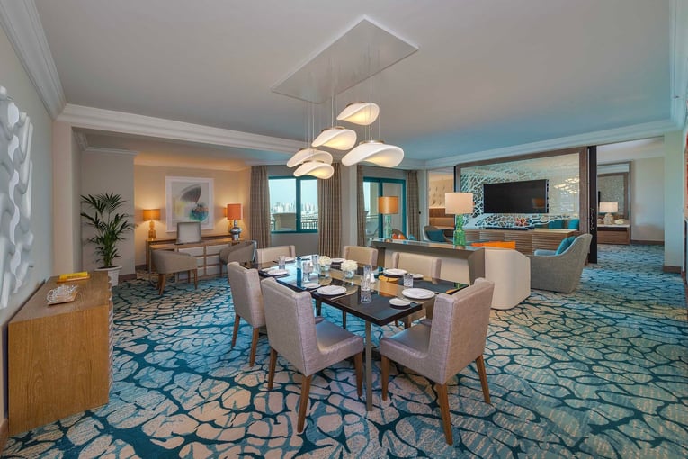 Atlantis The Palm suites-regal-interior-livingroomdining