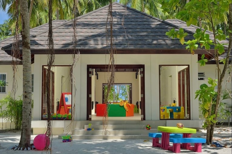 Atmosphere Kanifushi kids_club-e1594050250145