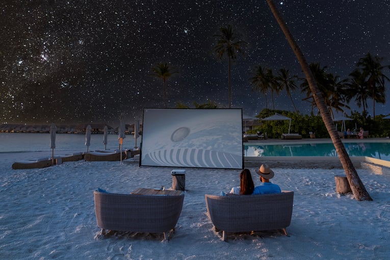 Baglioni_Resort_Maldives_Experience_Cinema_under_the_stars