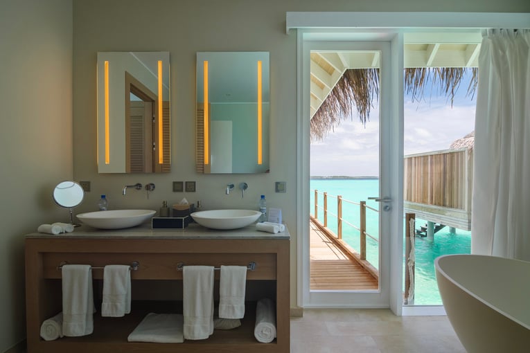 Baglioni_Resort_Maldives_Water_Villa_interior_04
