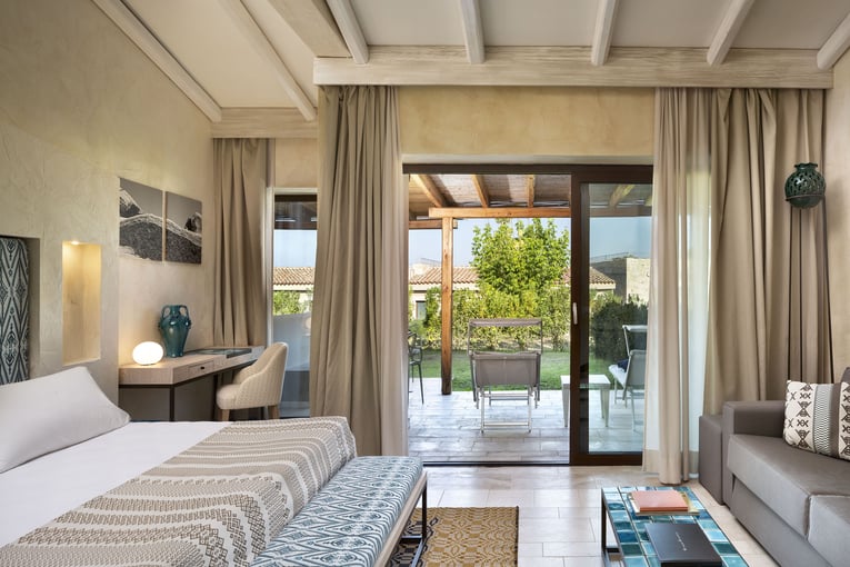 Baglioni_Resort_Sardinia_Junior_Suite_Bedroom1