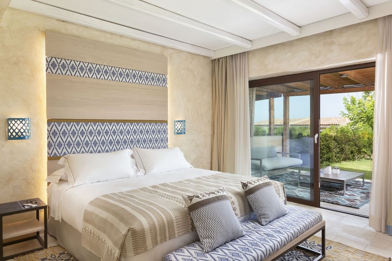Baglioni_Resort_Sardinia_Panoramic_Suite_Bedroom1