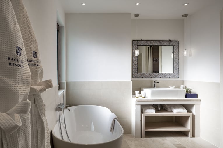 Baglioni_Resort_Sardinia_Tavolara_Suite_Bathroom