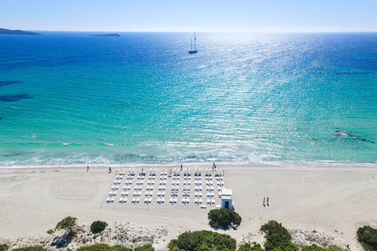 Baglioni_Resort_Sardinia_beach_03