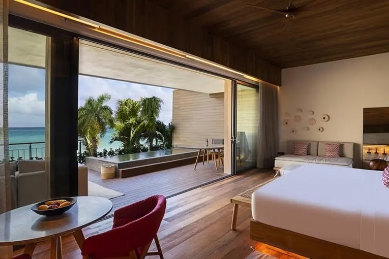Banyan Tree Mayakoba btmxmy-kingsizebed-atbeachfront-poolsuite-2nd-floor-920-518