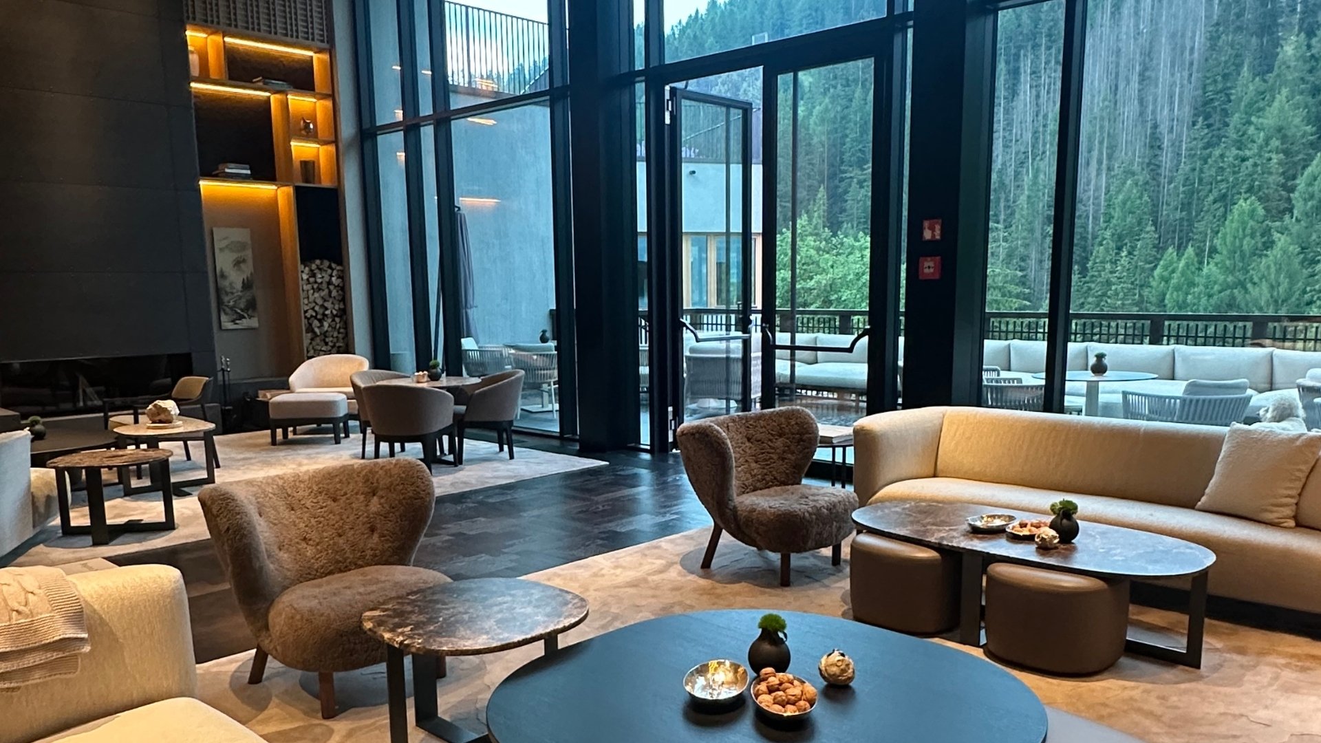 lounge, výhled, les