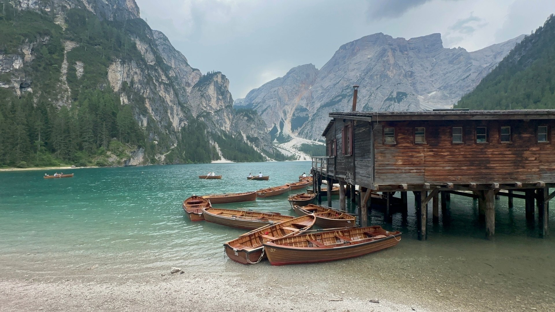 Blog_malá fotka na šířku_Dolomity ve stopách Anety_jezero