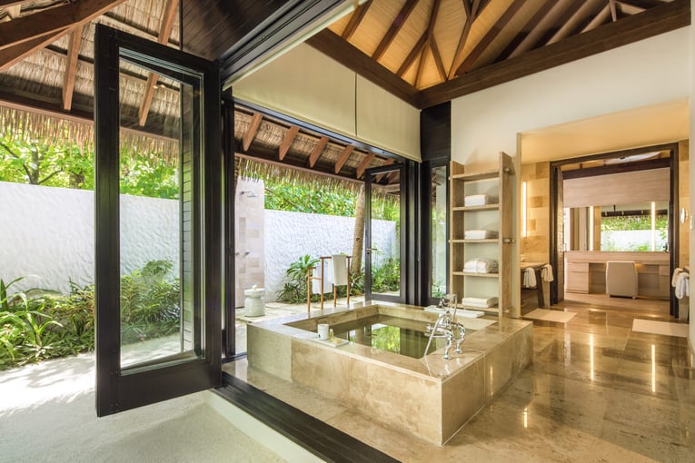 COMO Maalifushi Beach_Suite_Bathroom-min