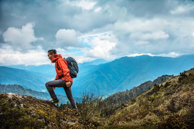 COMO Uma Paro, Bhután – Paro | Exclusive Tours CUB_Chele_la_Pass_Paro_COMO_Uma_Guide_at_Hike