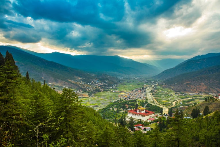 COMO Uma Paro, Bhután – Paro | Exclusive Tours CUB_Paro_Valley_with_Paro_Dzong_Rinpung_Dzong_1
