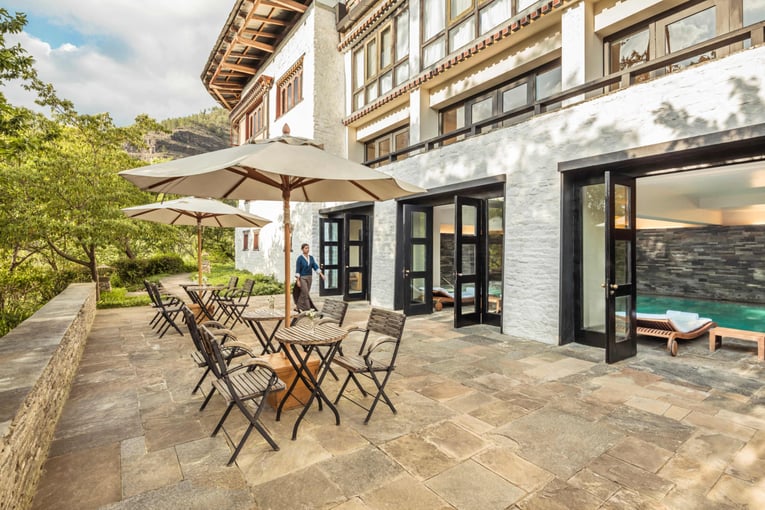 COMO Uma Paro, Bhután – Paro | Exclusive Tours Lounge_Outside_Swimming_Pool