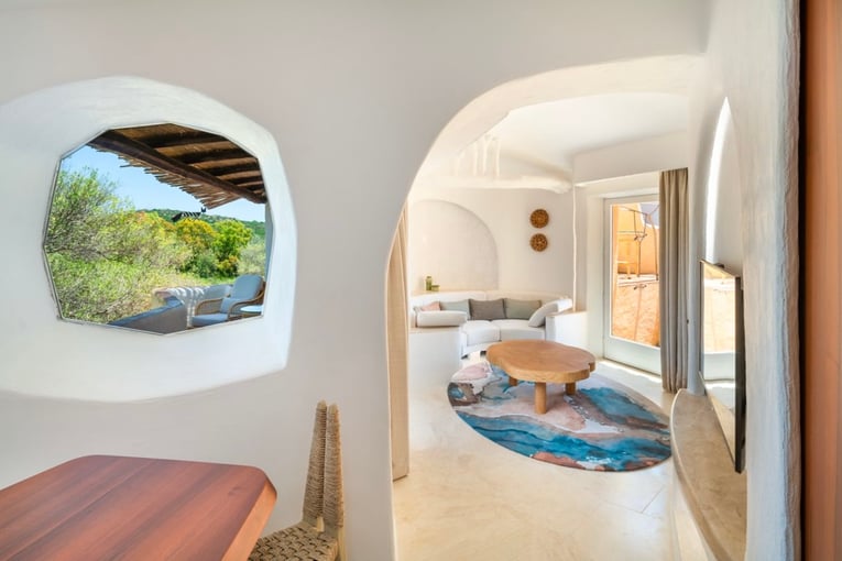 Cala Di Volpe, A Luxury Collection lc-olblc-contemporary-luxury-suite-00337_Classic-Hor