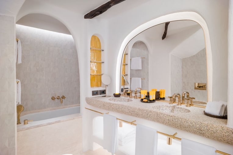 Cala Di Volpe, A Luxury Collection lc-olblc-contemporary-luxury-suite-38226_Classic-Hor
