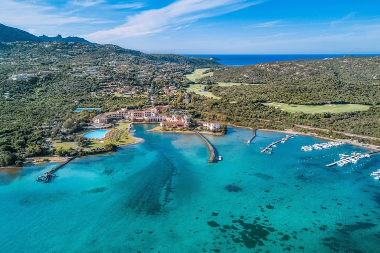 Cala Di Volpe, A Luxury Collection olblc-aerial-exterior-8748-hor-clsc