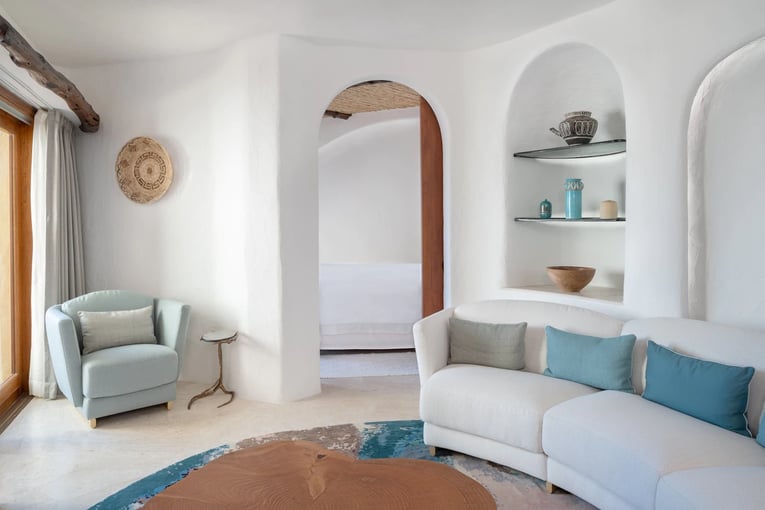 Cala Di Volpe, A Luxury Collection olblc-suite-livingroom-7452-hor-clsc