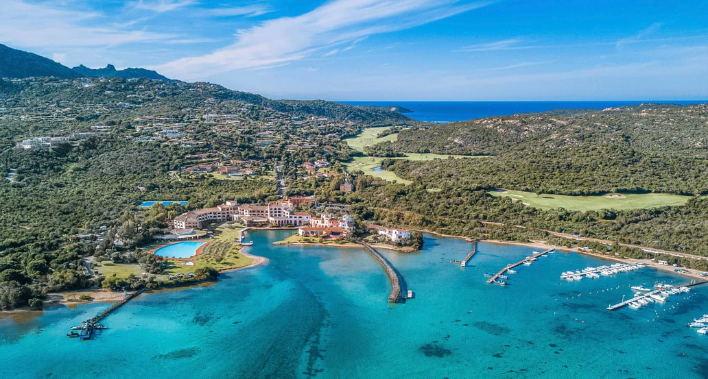 Cala di Volpe Sardinie olblc-aerial-exterior-8748-hor-clsc