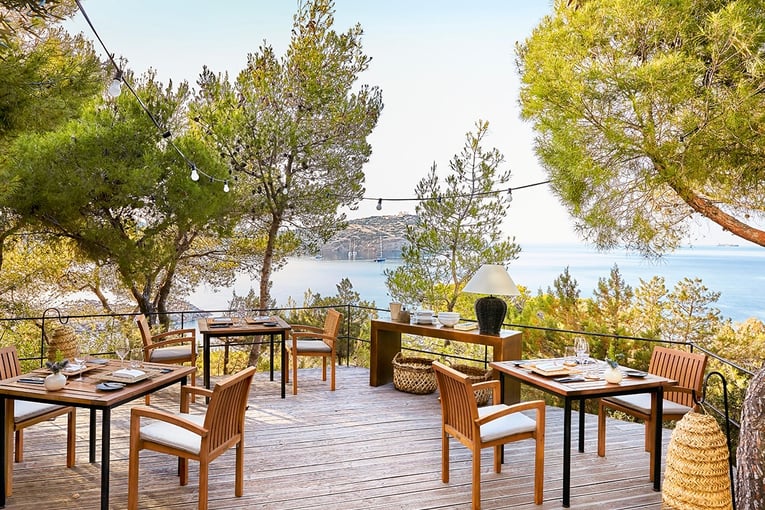 Cape Sounio 05-dining-under-the-pine-trees-cape-sounio-grecotel-34429