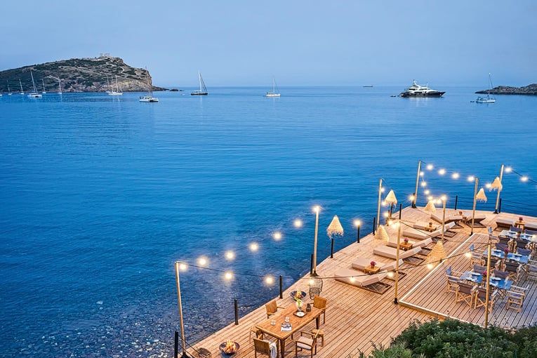 Cape Sounio 06-dine-al-fresco-overlooking-the-temple-of-poseidon-in-cape-sounio-34419