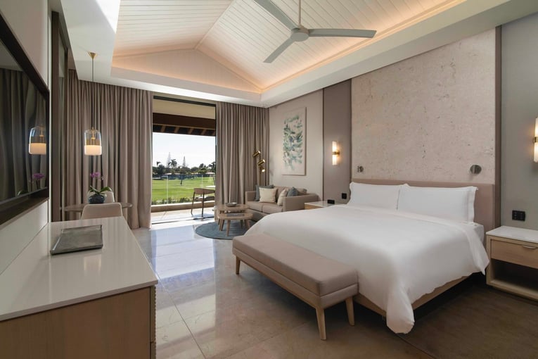Casa de Campo Resort & Villas, Dominikánská republika | Exclusive Tours Premier-Jr-Suite_balcony_single_bedroom_01