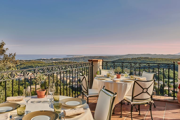Château Saint-Martin & Spa, Oetker Collection, Francie – Vence | Exclusive Tours chateau-st-martin-vence-terrasse1