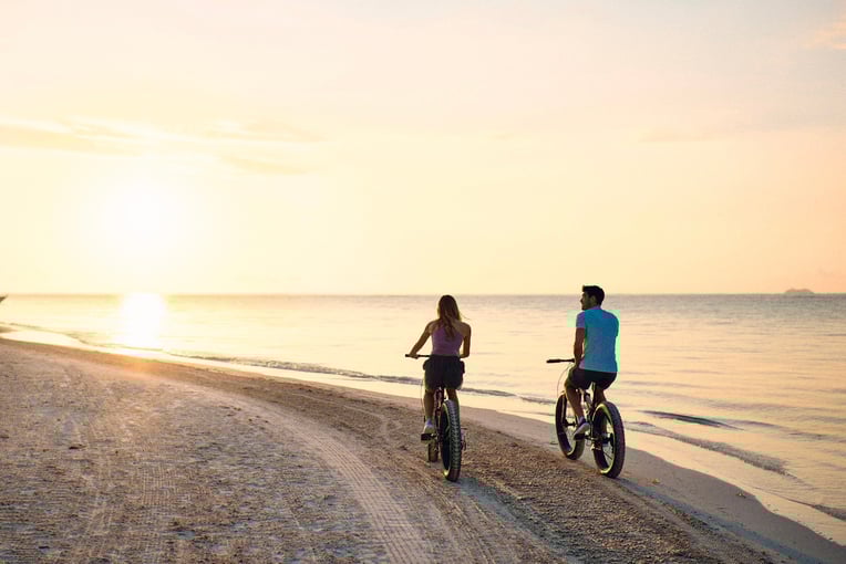 Chable Maroma, Mexiko – Punta Maroma | Exclusive Tours ChableMaroma_Beach_Bike_Couple4-2