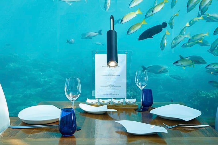 Conrad Maldives ithaa-undersea-restaurant-table-setting-1063x614