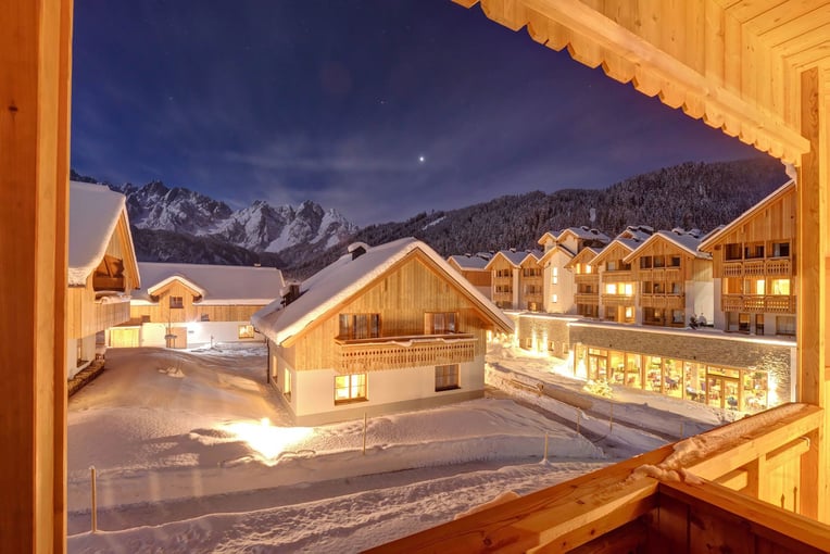 Dachsteinkönig Familux Resort hotelansicht-mit-chaletdorf