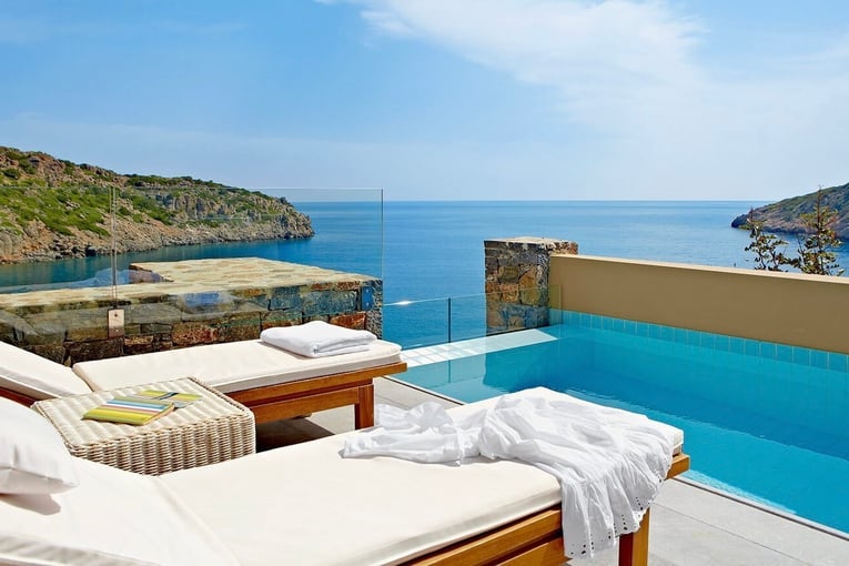 Daios Cove, Řecko – Kréta dc_villa_poolarea_09-1570x870