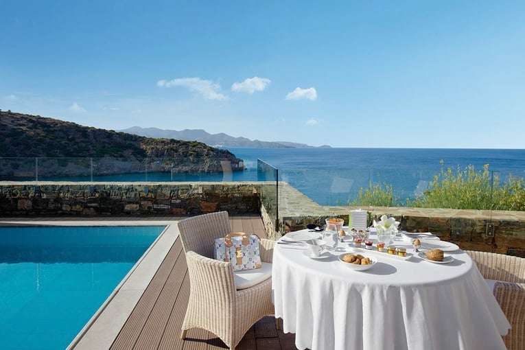 Daios Cove, Řecko – Kréta dc_villa_poolarea_17-2-1570x870