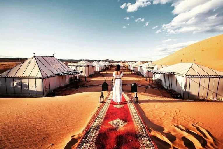 Dar Hnini, Maroko – Draa | Exclusive Tours Main-Camp-Desert-Luxury-camp-