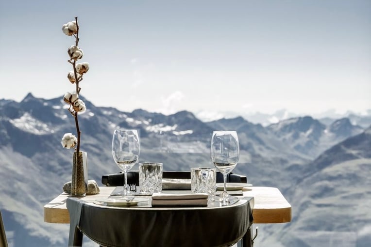 Das Central ice_q_restaurant_sommer_aussicht_berge_by_rudi_wyhlidal
