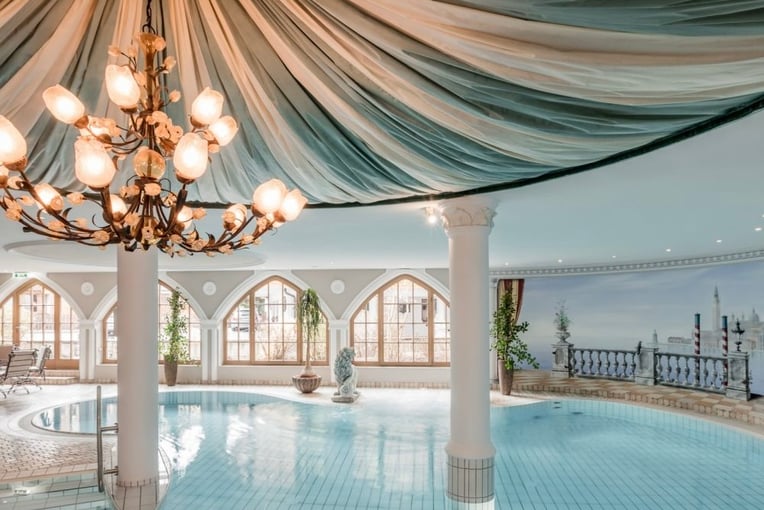 Das Central schwimmbad_wasserwelt_hotel_das_central_by_rudi_wyhlidal
