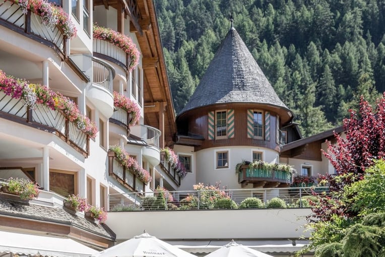 Das Central sommer_hotel_das_central_aussenaufnahme_by_rudi_wyhlidal
