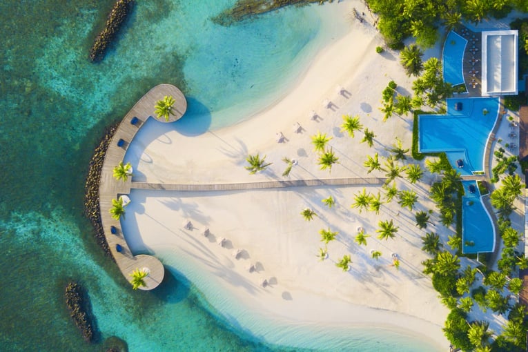 Dhigali Maldives pool-min