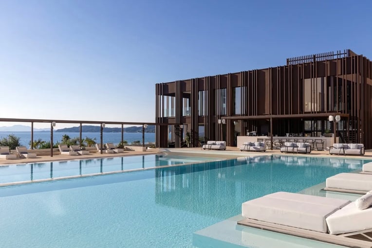 Domes Miramare Corfu, Řecko – Korfu | Exclusive Tours Stunning-Swimming-pool-with-a-Gorgeous-View
