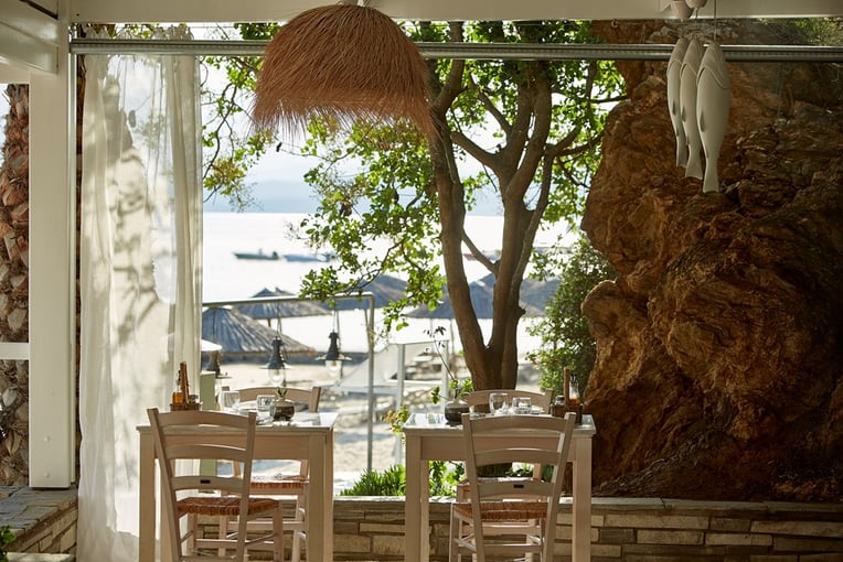 Eagles Palace eagles-resort-armyra-restaurant2