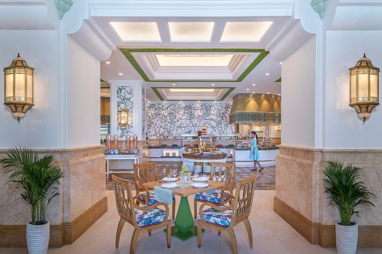 Emirates Palace Mandarin Oriental eyJvYXV0aCI6eyJjbGllbnRfaWQiOiJzaXRlY29yZSJ9LCJwYXRoIjoibWFuZGFyaW4tb3JpZW50YWwtaG90ZWwtZ3JvdXBcL2ZpbGVcL2F4U3c0azRxaDlVWng4cDI3Q0NlLmpwZyJ9_mandarin-oriental-hotel-group_qpQ_6SMui7AAJbF9csHhnOIlxzlPbvZcdZ