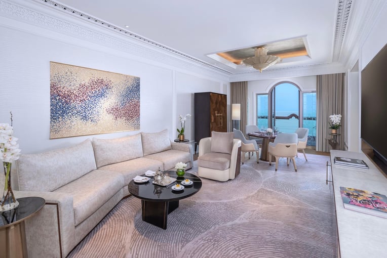 Emirates Palace Mandarin Oriental eyJvYXV0aCI6eyJjbGllbnRfaWQiOiJzaXRlY29yZSJ9LCJwYXRoIjoibWFuZGFyaW4tb3JpZW50YWwtaG90ZWwtZ3JvdXBcL2ZpbGVcL2ZNemNZYjNTOFJGczRUSE40TGpGLmpwZyJ9_mandarin-oriental-hotel-group_HqCrBFL8wAEjgQVoytuDoJhUX-GhdI9mDJ