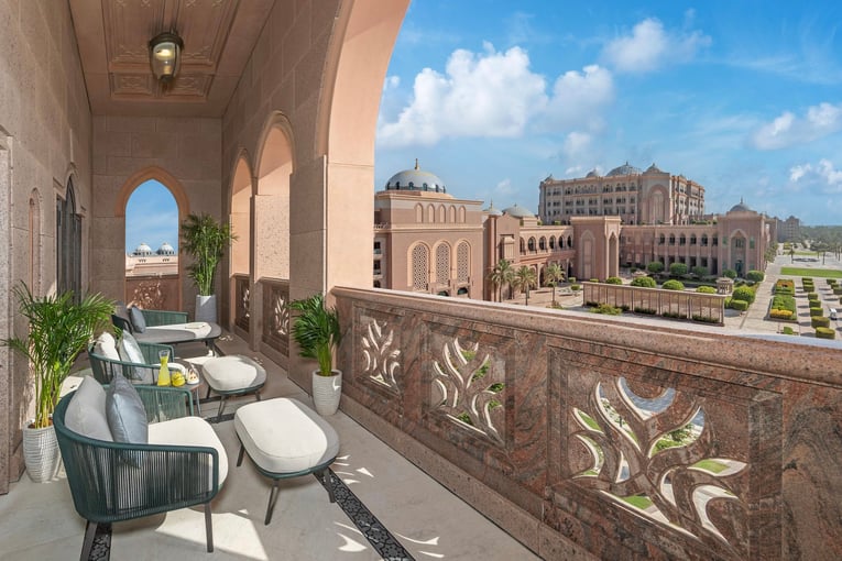 Emirates Palace Mandarin Oriental eyJvYXV0aCI6eyJjbGllbnRfaWQiOiJzaXRlY29yZSJ9LCJwYXRoIjoibWFuZGFyaW4tb3JpZW50YWwtaG90ZWwtZ3JvdXBcL2ZpbGVcL2dIYkROamlqZDI2MU5mdVZxaFZILmpwZyJ9_mandarin-oriental-hotel-group_h0tTPJ9ToUFjltQxqa4-dhL9BhjviqI-66