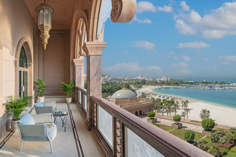 Emirates Palace Mandarin Oriental eyJvYXV0aCI6eyJjbGllbnRfaWQiOiJzaXRlY29yZSJ9LCJwYXRoIjoibWFuZGFyaW4tb3JpZW50YWwtaG90ZWwtZ3JvdXBcL2ZpbGVcLzhCUUdYWkR5TXBLdlN1YUNyVUJlLmpwZyJ9_mandarin-oriental-hotel-group_N1imSfqdESX52uuDRzehfOwq3UBAuTyTPQ