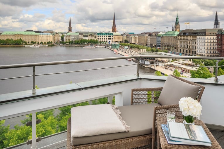 Fairmont Hotel Vier Jahreszeiten Hamburg - Bel Etage - Balcony 4 - © Guido Leifhelm