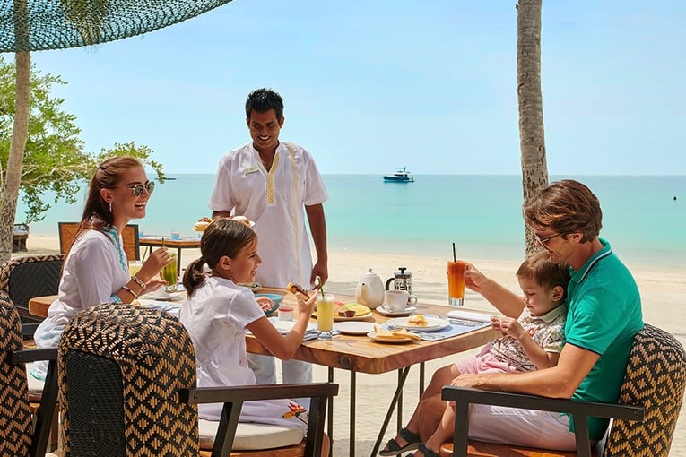 Fairmont Maldives Sirru Fen Fushi Family Breakfast